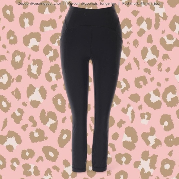 Black lululemon leggings with pockets - Picture 2 of 7